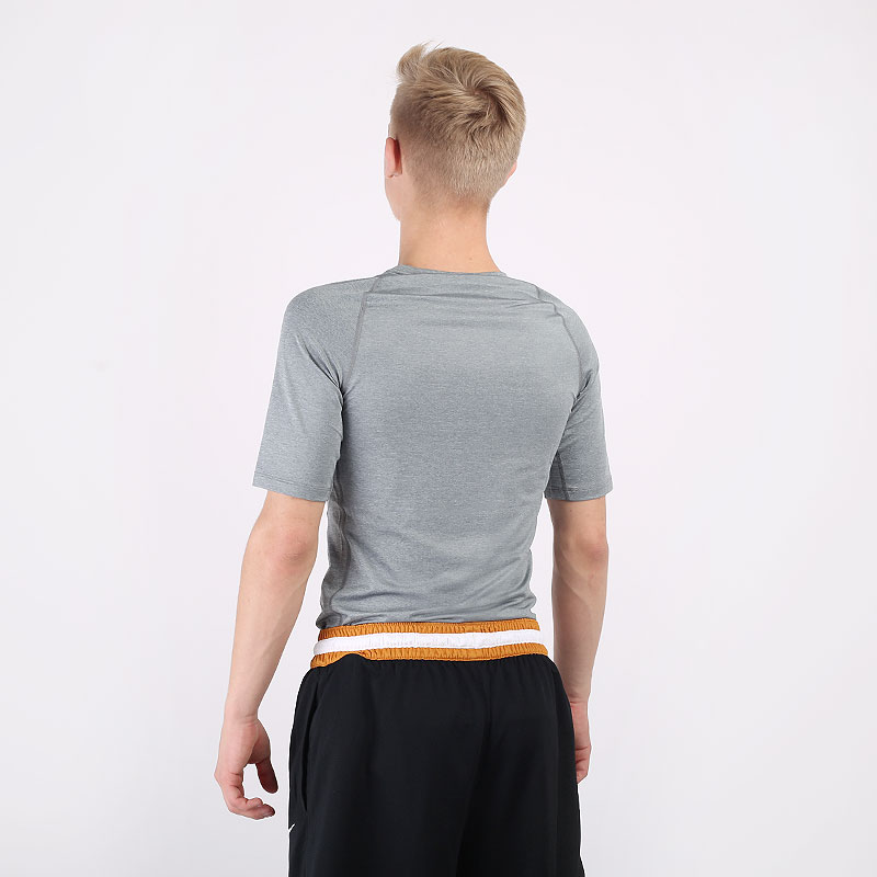 мужская серая футболка Nike Pro Tight-Fit Short-Sleeve Top BV5631-085 - цена, описание, фото 3